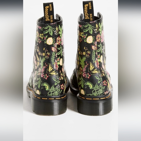 Dr. Martens Women's 1460 Bloom 8 Eye Boots Size 7 US - Picture 14 of 15